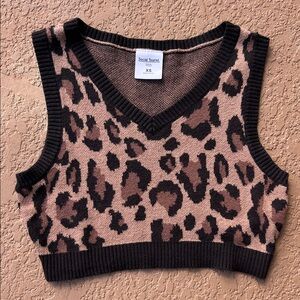 Social Tourist Leopard Print V-Neck Crop Top Sweater Vest